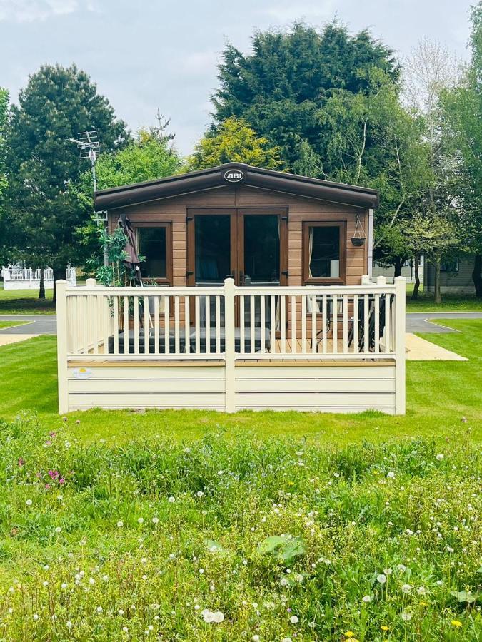 Brooksbank Lodge With Hot Tub Barmby on the Moor Kültér fotó